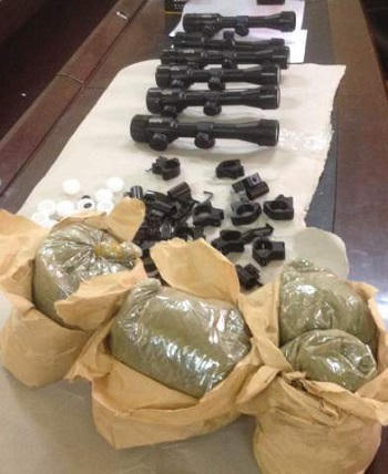 Bắt vụ vận chuyển thuốc nổ và linh kiện súng