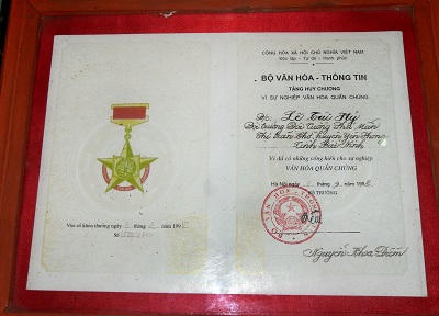 Nghệ nhân U80 trẻ trung nhờ say mê tuồng cổ