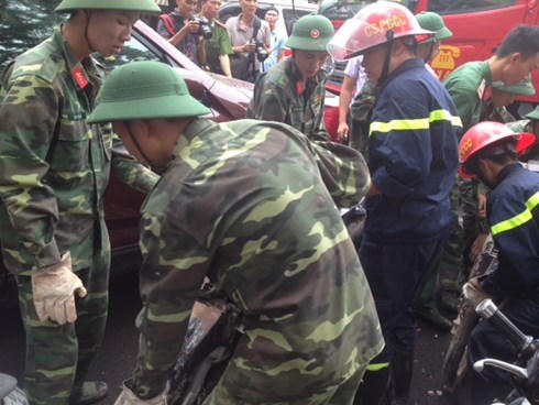 Sập biệt thự cổ trên phố Trần Hưng Đạo (Hà Nội), nhiều người bị mắc kẹt