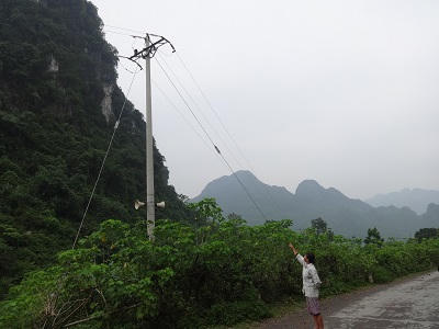 Hai  thập kỷ sống tăm tối bên cạnh thuỷ điện lớn