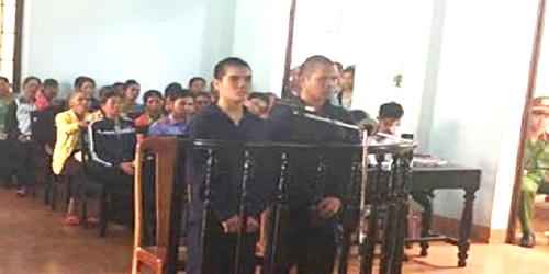 Vào nhờ vả, hai gã trai hiếp dâm cô chủ nhà