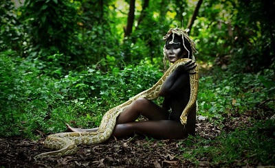 Góc khuất nghề người mẫu ảnh khỏa thân