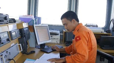 Những “người hùng” thầm lặng   giữa đại dương