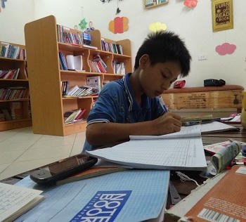 Lấy nhà làm "thiên đường" sách cho trẻ nhỏ