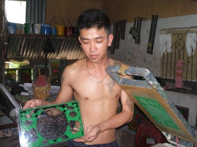 Độc đáo làng nghề vẽ tranh trên kính