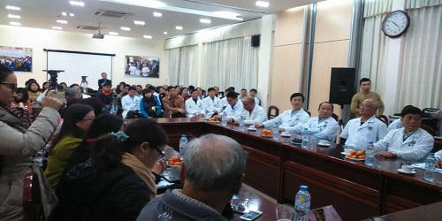 Phẫu thuật thành công khối u 4kg trên mặt cụ bà