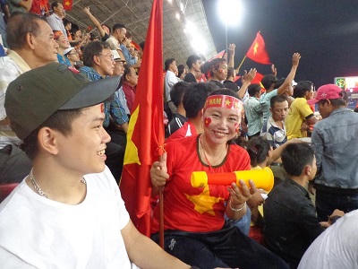 Chuyện tình xuyên biên giới của cô giáo “quê hương 5 tấn“