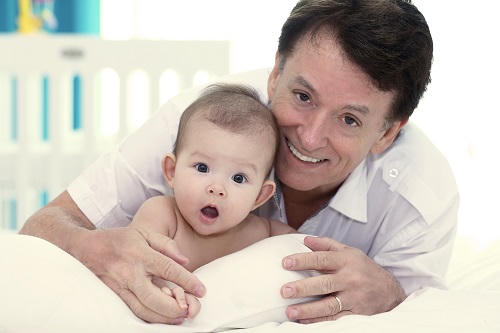 Hành trình lửa Thiện Nhân của “cặp đôi xuyên biên giới“