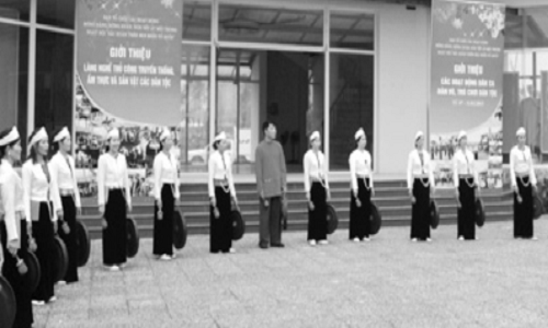 Cả đời đắm đuối với cồng chiêng đất Mường Chăm