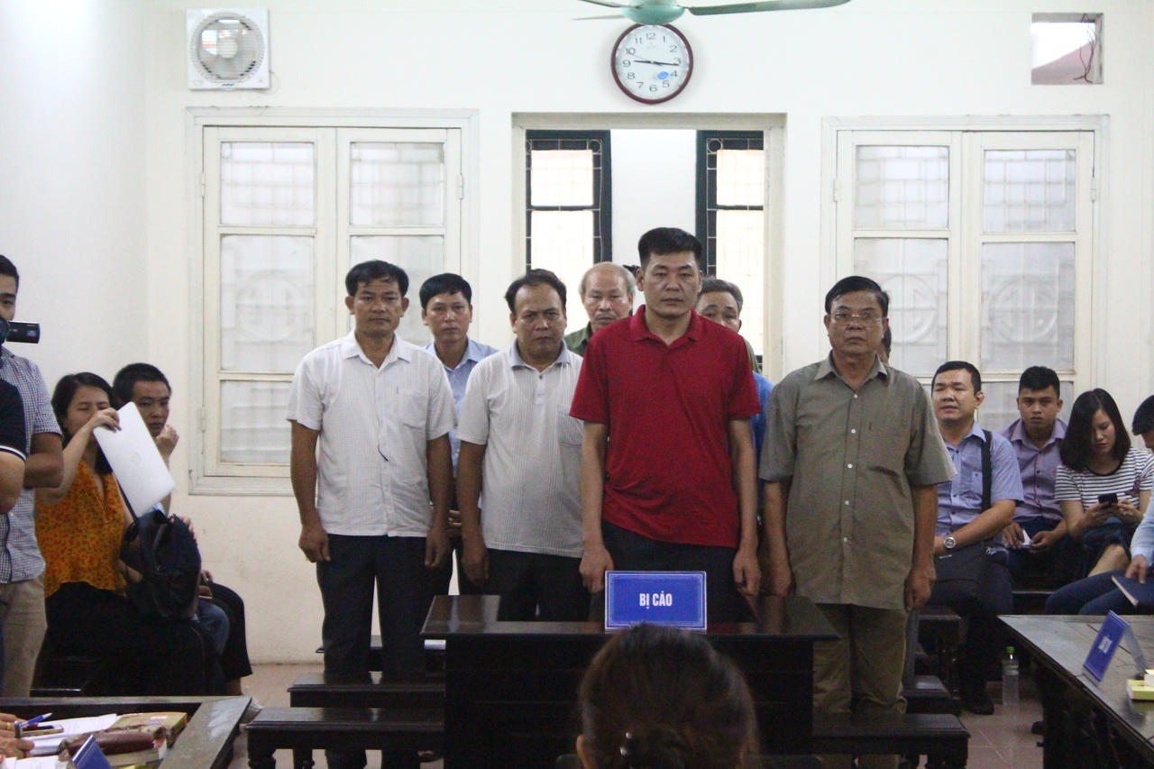 Vắng mặt 2 bị cáo, hoãn phiên xử phúc thẩm 10 cán bộ ở Đồng Tâm 
