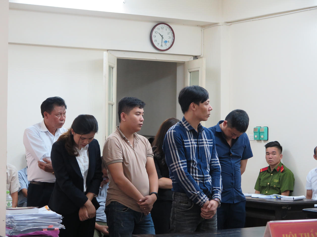 Dùng Lexus RX 450 thế chấp, vay tiền ngân hàng rồi chiếm đoạt