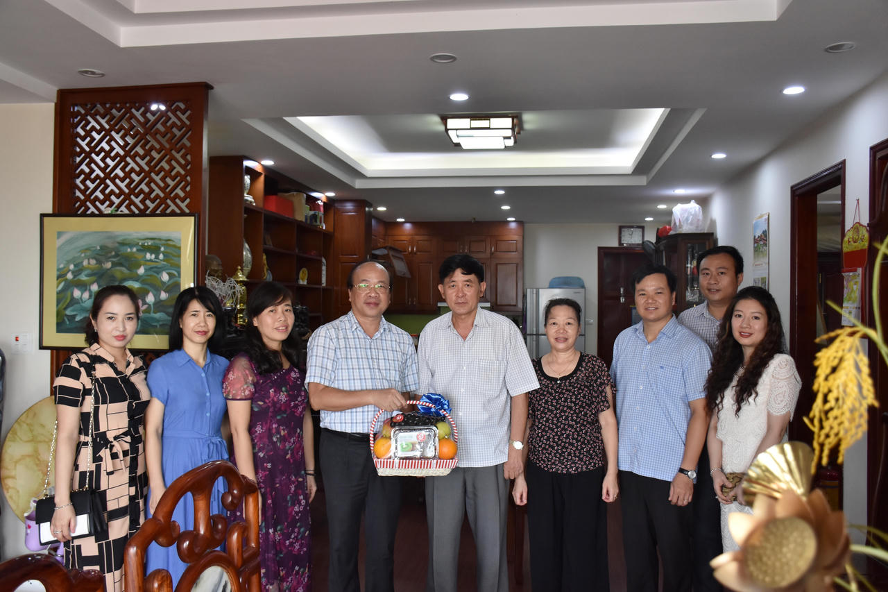 Lãnh đạo Bộ Tư pháp thăm hỏi và tri ân các thế hệ lãnh đạo đi trước