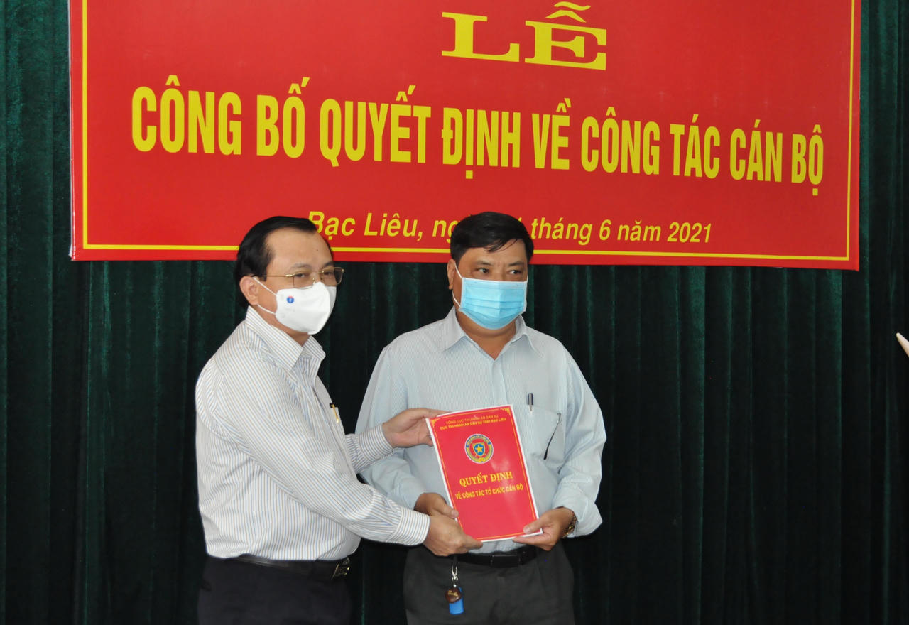 Lễ trao quyết định nghỉ hưu trước tuổi Phó Cục trưởng Cục THADS tỉnh Bạc Liêu