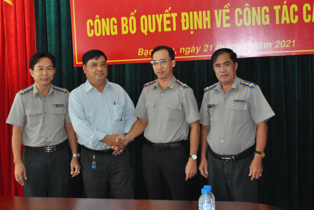 Lễ trao quyết định nghỉ hưu trước tuổi Phó Cục trưởng Cục THADS tỉnh Bạc Liêu