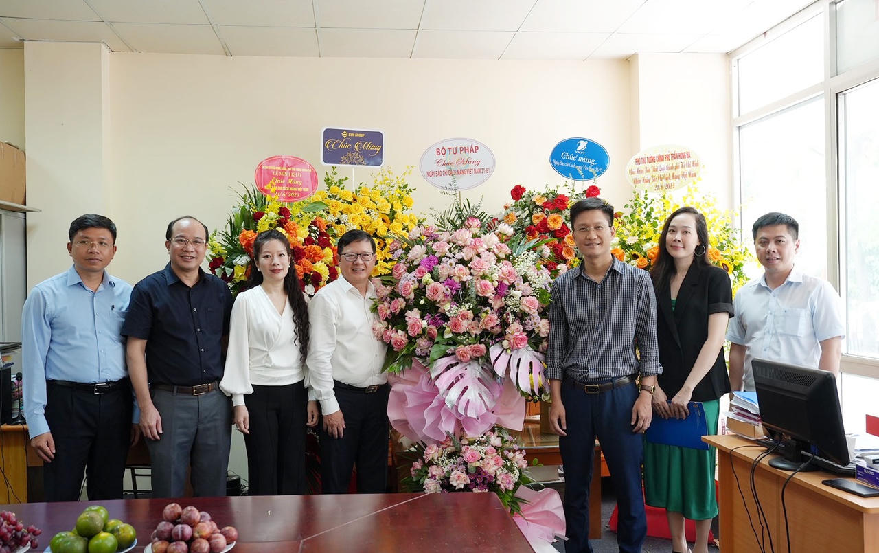 Thứ trưởng Mai Lương Khôi chúc mừng các cơ quan báo chí