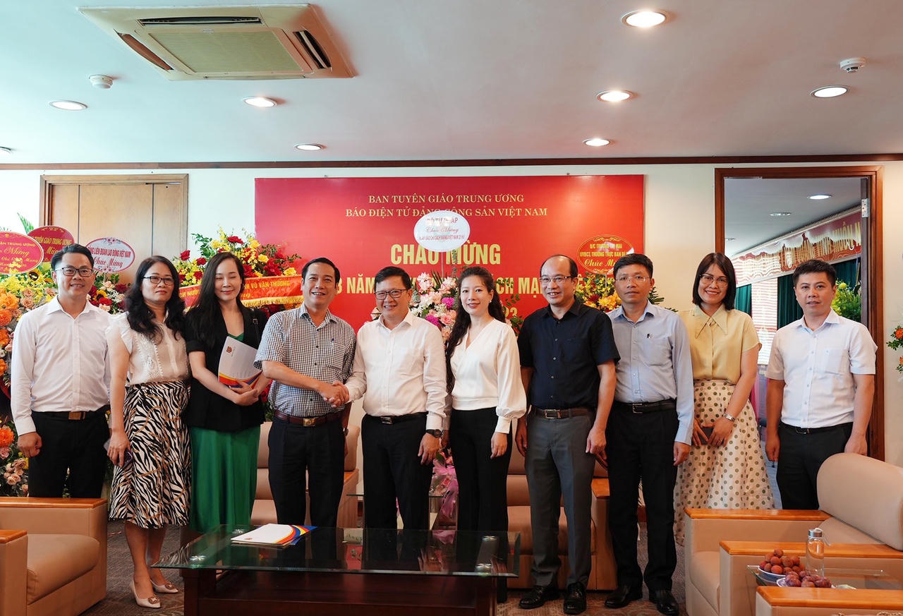 Thứ trưởng Mai Lương Khôi chúc mừng các cơ quan báo chí