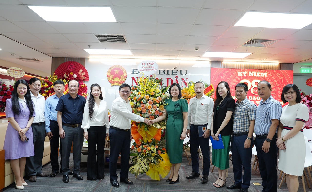 Thứ trưởng Mai Lương Khôi chúc mừng các cơ quan báo chí