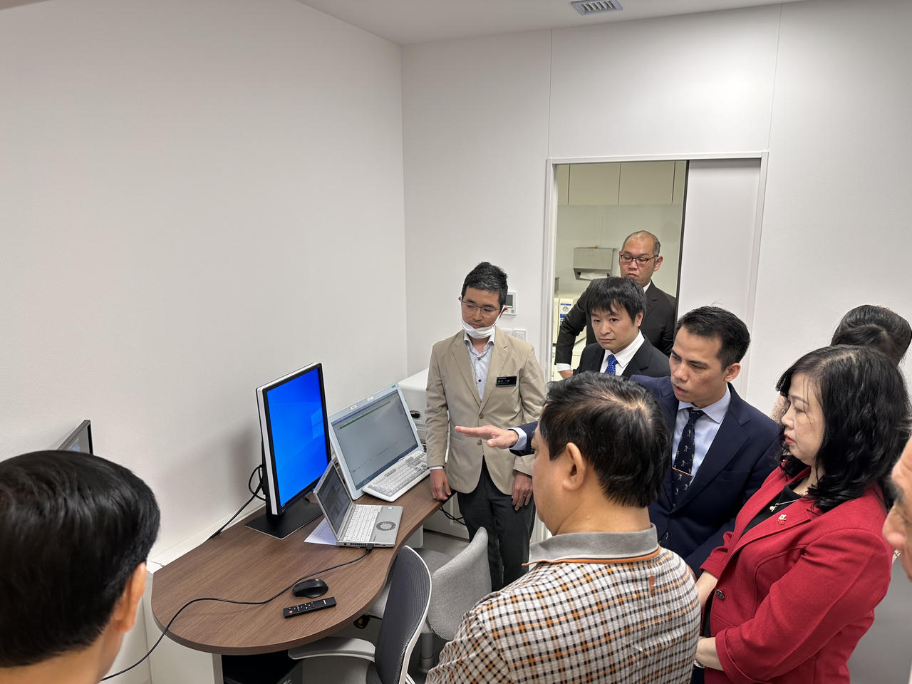 Thống đốc tỉnh Kagoshima cùng đoàn đại biểu thăm Trung tâm Y khoa Nhật Bản T-Matsuoka