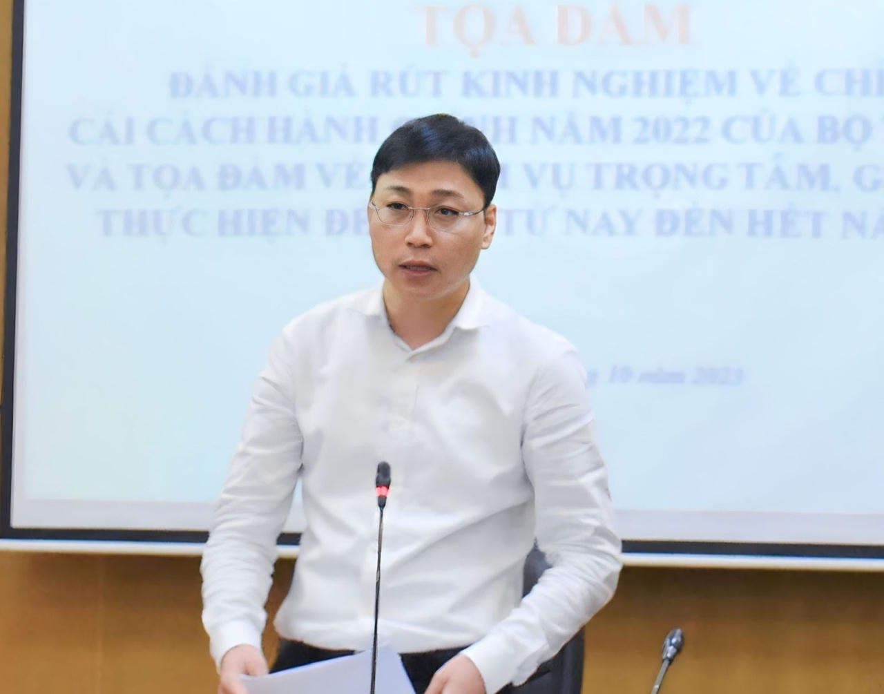 Thực hiện nghiêm việc công khai, minh bạch thông tin trong thực hiện thủ tục hành chính