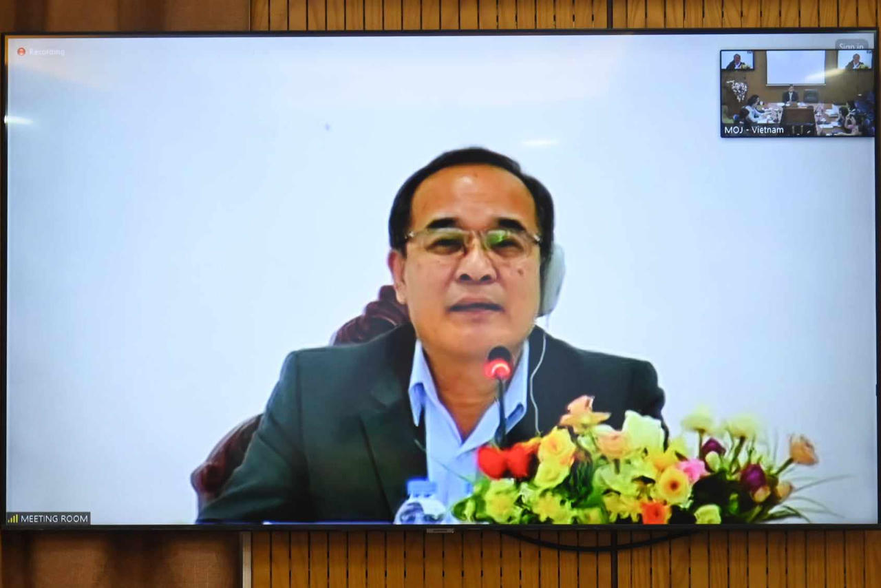 Chia sẻ kinh nghiệm với Lào về việc gia nhập Hội Nghị La Hay