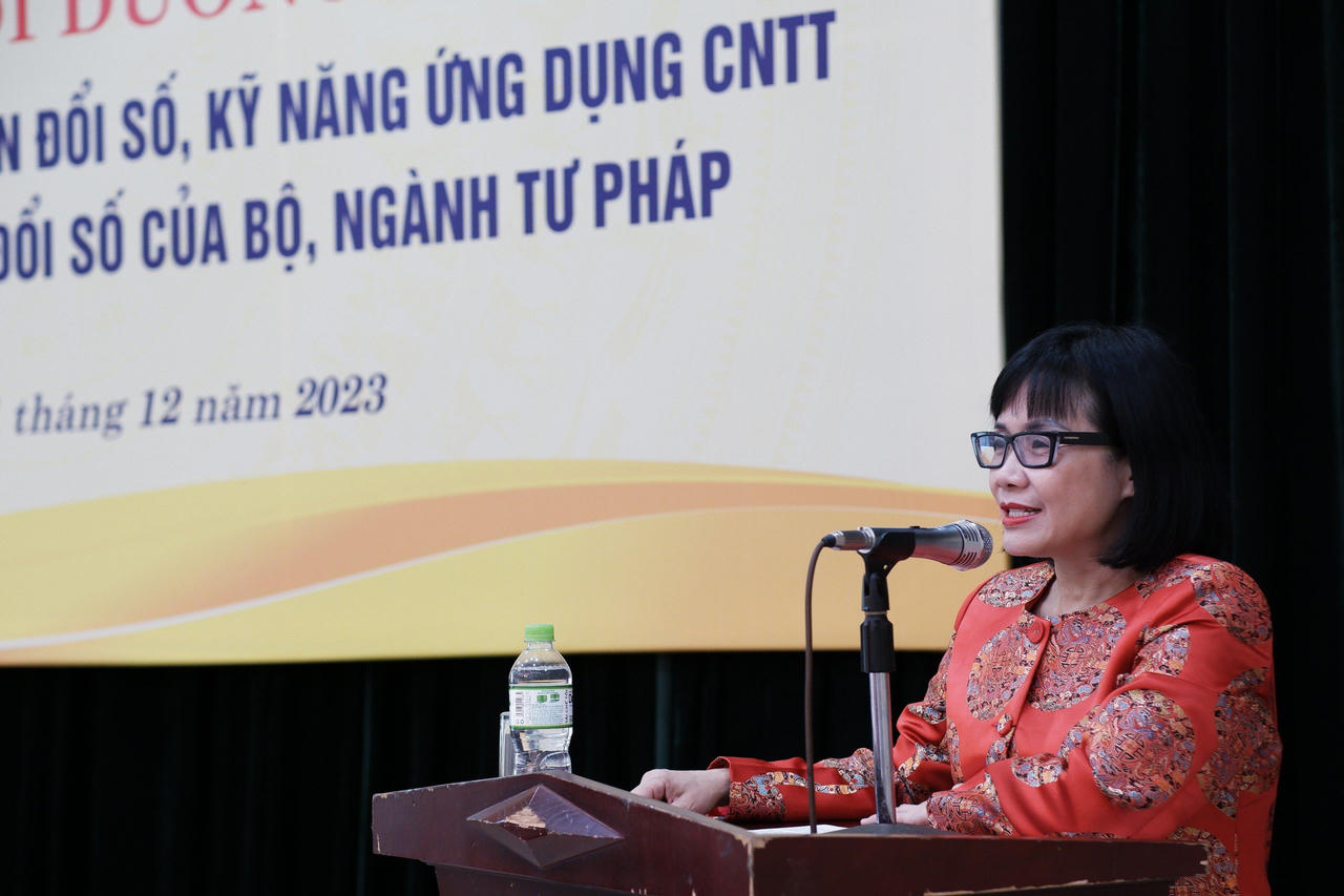 Nâng cao kiến thức về chuyển đổi số, kỹ năng ứng dụng công nghệ thông tin