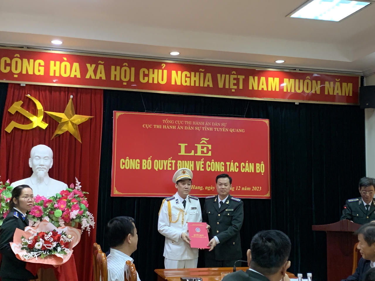 Cục Thi hành án dân sự tỉnh Tuyên Quang công bố các quyết định về công tác cán bộ.