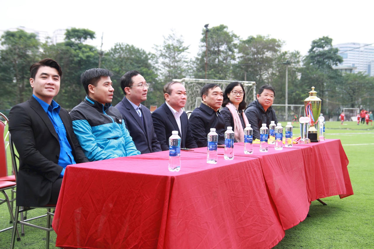 Giải bóng đá Mùa Xuân lần thứ VI diễn ra sôi nổi