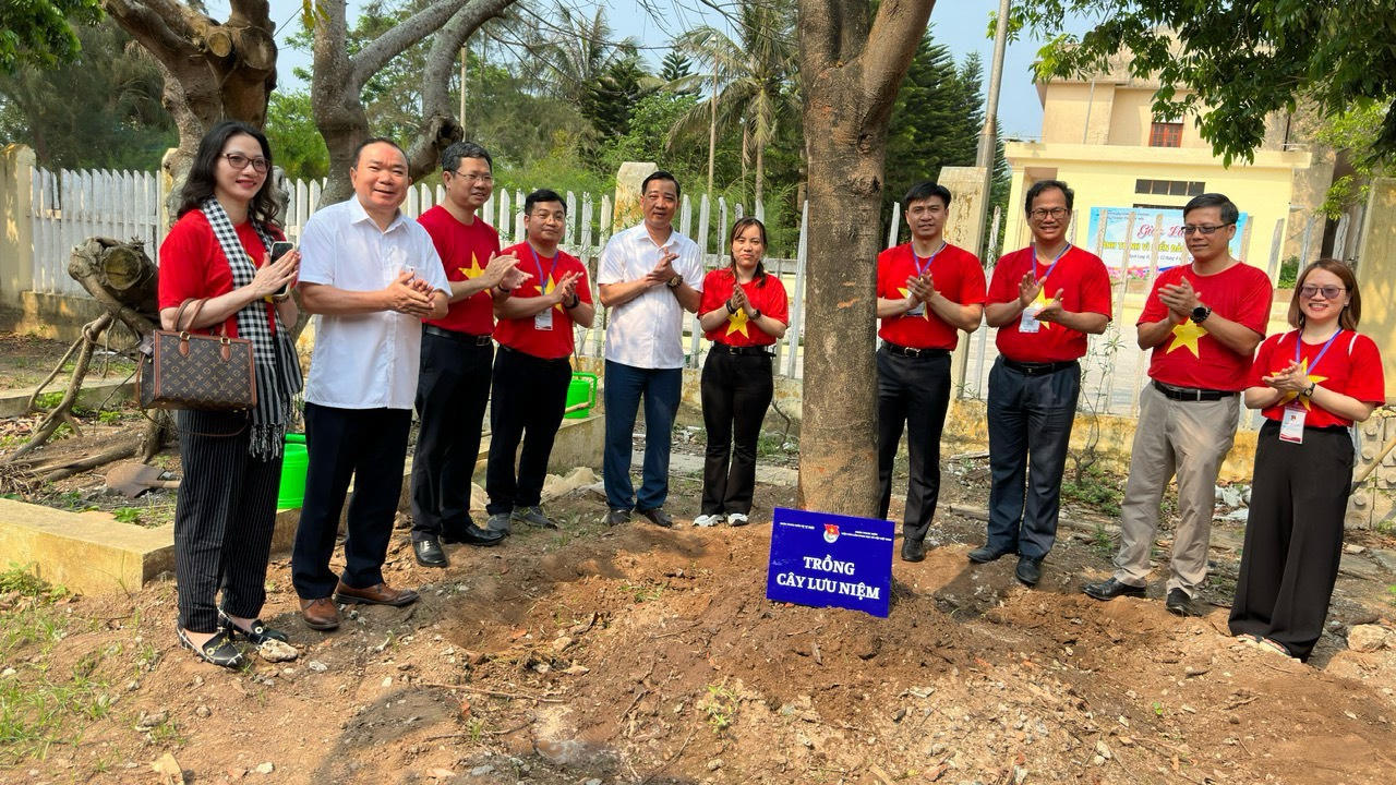 Tổ chức thành công hành trình “Tuổi trẻ vì biển đảo quê hương năm 2024”