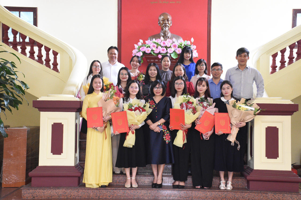 Bộ Tư pháp trao Quyết định tuyển dụng công chức năm 2024