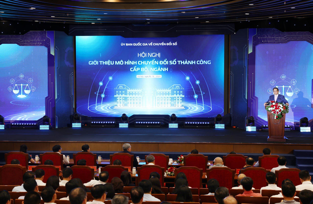 Thủ tướng Phạm Minh Chính: Tập trung hoàn thiện thể chế, phát triển Tòa án điện tử