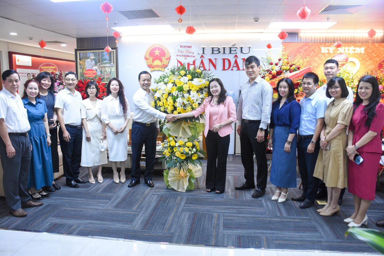 Lãnh đạo Bộ Tư pháp chúc mừng Ngày Báo chí cách mạng Việt Nam 21/6