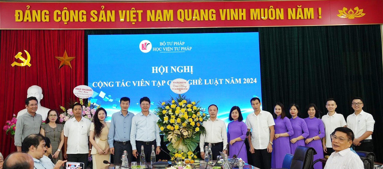 Lãnh đạo Bộ Tư pháp chúc mừng Ngày Báo chí cách mạng Việt Nam 21/6