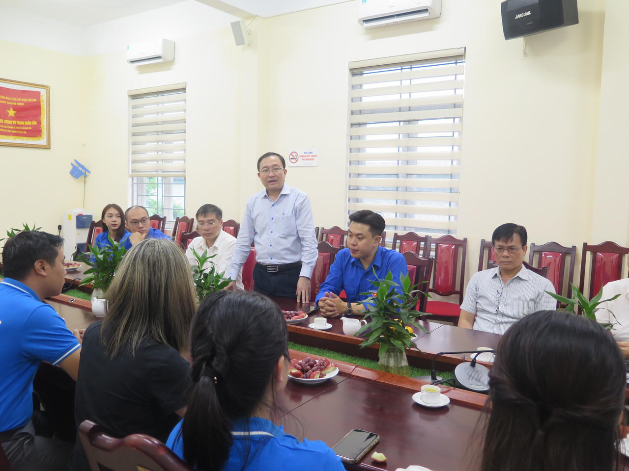 Cục Phổ biến, giáo dục pháp luật thăm, tặng quà thương binh, liệt sỹ tại xã Đặng Xá