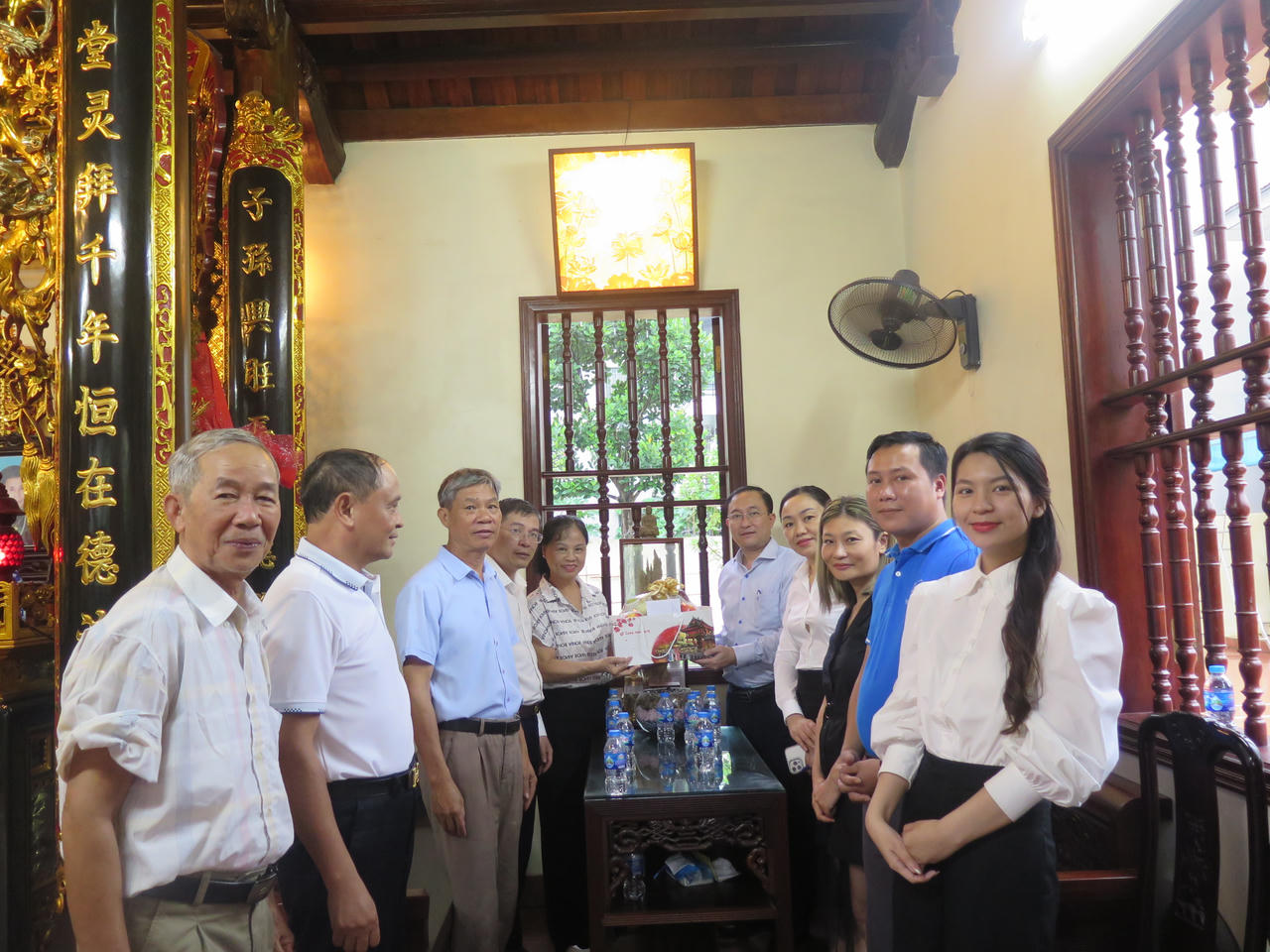 Cục Phổ biến, giáo dục pháp luật thăm, tặng quà thương binh, liệt sỹ tại xã Đặng Xá