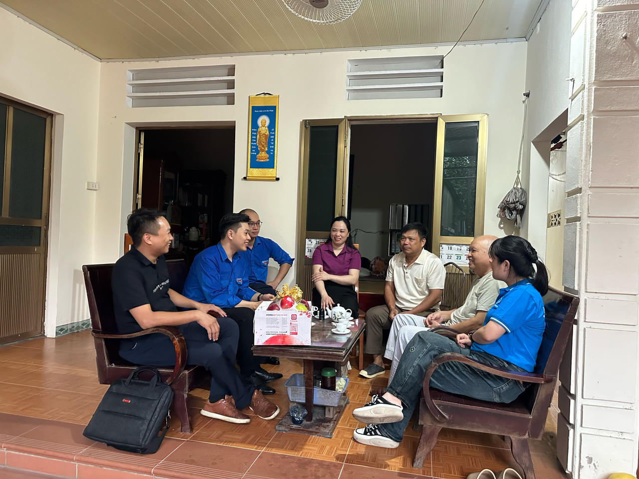 Cục Phổ biến, giáo dục pháp luật thăm, tặng quà thương binh, liệt sỹ tại xã Đặng Xá