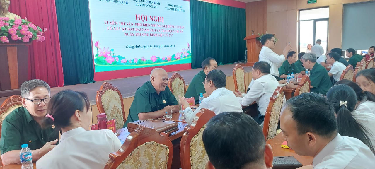 Đoàn Luật sư TP Hà Nội tuyên truyền Luật Đất đai và trao quà tri ân cho thương, bệnh binh, gia đình chính sách