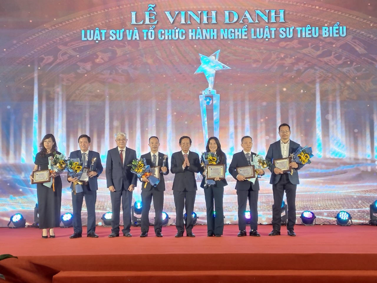 Vinh danh 18 luật sư, tổ chức hành nghề luật sư tiêu biểu