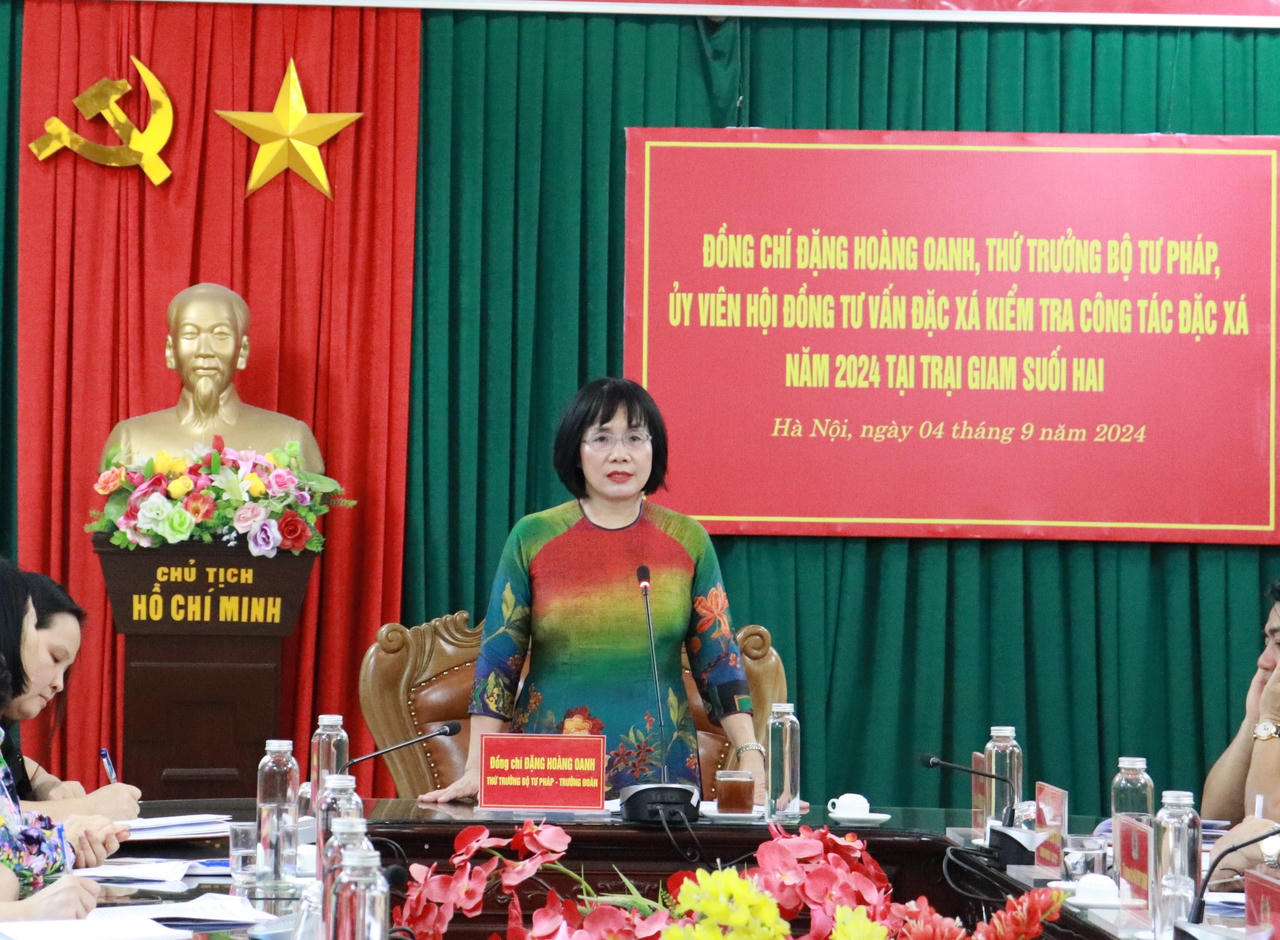 Thứ trưởng Đặng Hoàng Oanh kiểm tra công tác đặc xá tại Trại giam Suối Hai