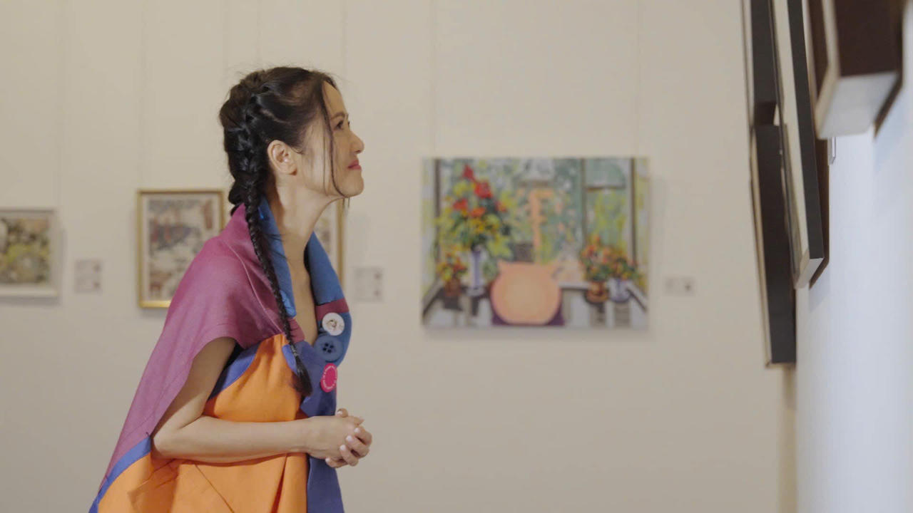 Diva Hồng Nhung, ca sĩ Khánh Linh đến Triển lãm tranh nghệ tụ