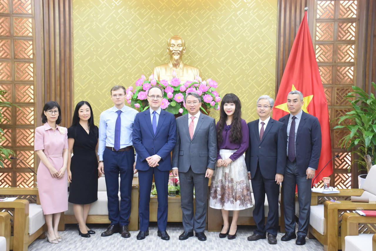 Bộ trưởng Bộ Tư pháp Nguyễn Hải Ninh tiếp Đại sứ Đặc mệnh toàn quyền Liên bang Nga tại Việt Nam