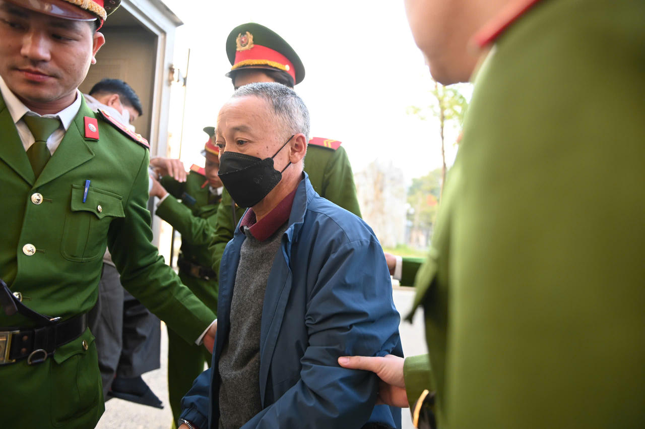 Cựu Bộ trưởng Mai Tiến Dũng và đại gia Nguyễn Cao Trí sức khỏe yếu, đang điều trị bệnh