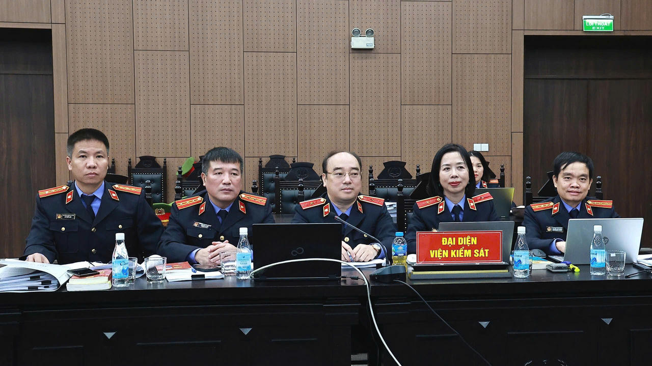 Cựu Bộ trưởng Mai Tiến Dũng bị đề nghị 24 – 30 tháng tù nhưng cho hưởng án treo