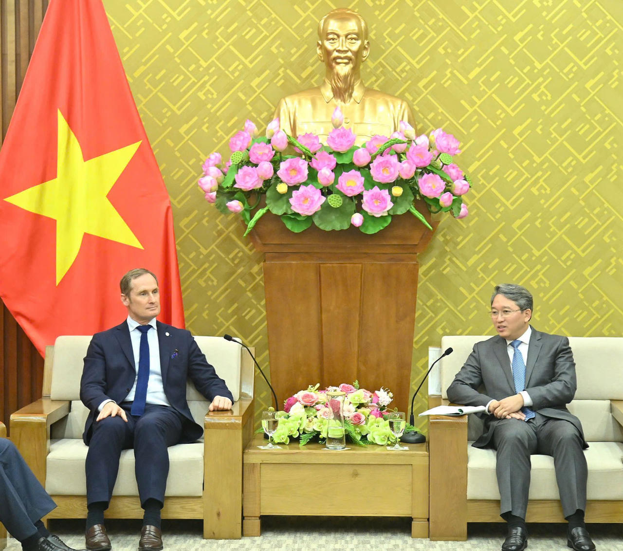 Bộ trưởng Bộ Tư pháp tiếp Chủ tịch Liên minh Công chứng Quốc tế và Hội đồng công chứng tối cao Pháp