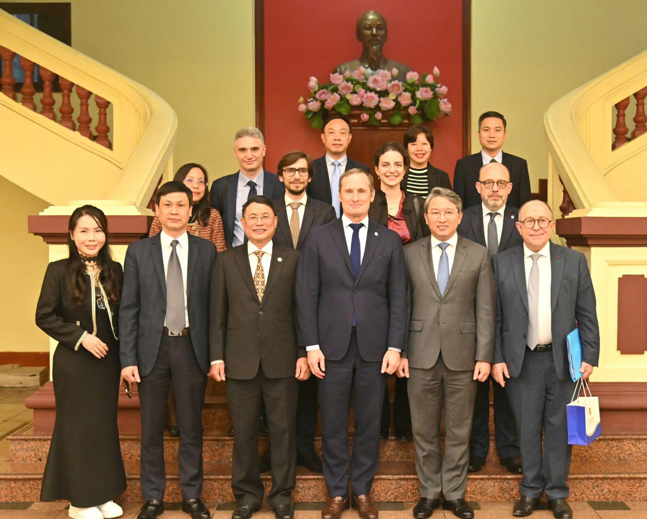 Bộ trưởng Bộ Tư pháp tiếp Chủ tịch Liên minh Công chứng Quốc tế và Hội đồng công chứng tối cao Pháp