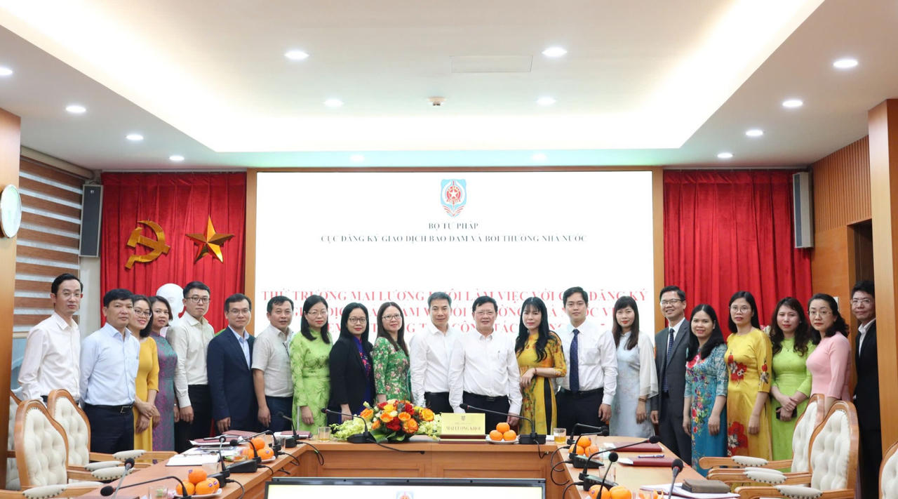 Thứ trưởng Mai Lương Khôi làm việc với Cục Đăng ký giao dịch bảo đảm và Bồi thường Nhà nước