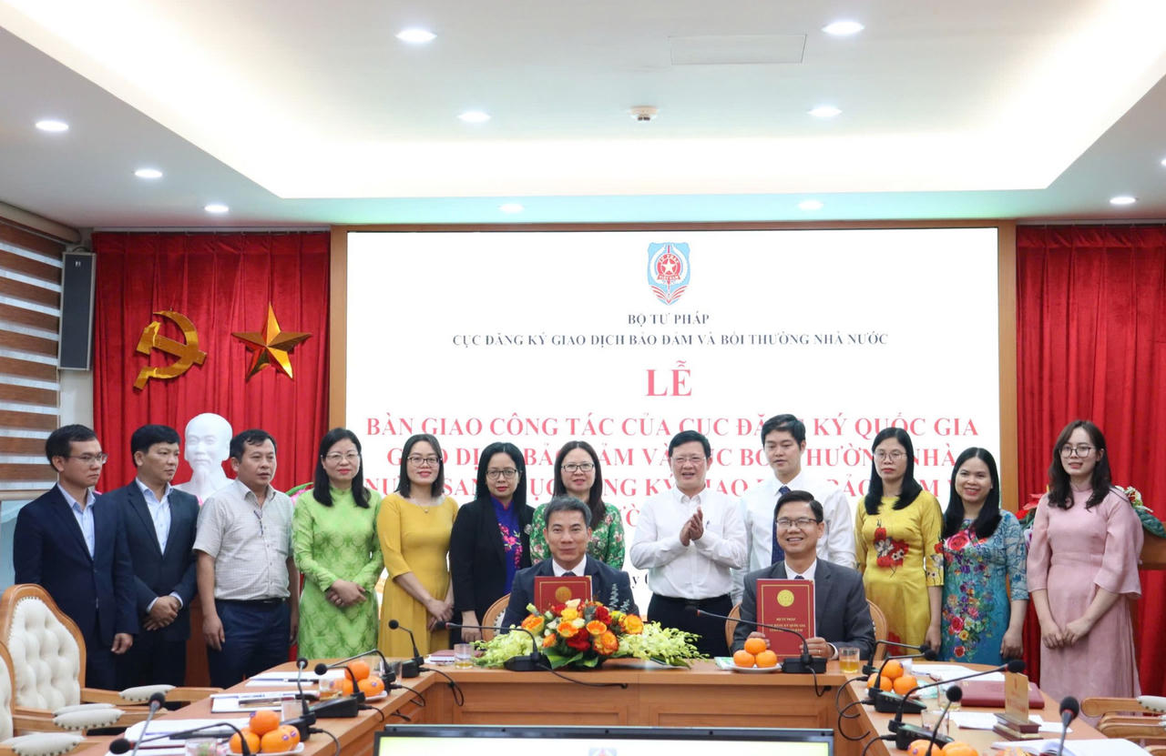 Thứ trưởng Mai Lương Khôi làm việc với Cục Đăng ký giao dịch bảo đảm và Bồi thường Nhà nước