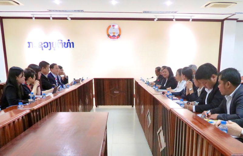 Đoàn công tác của Bộ Tư pháp Việt Nam sang làm việc tại Bộ Tư pháp Lào