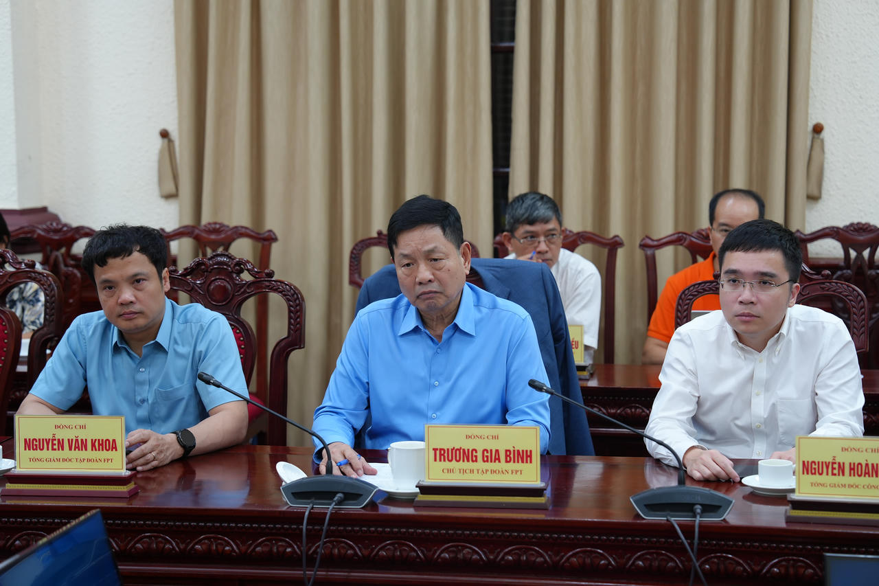 Bộ trưởng Bộ Tư pháp Nguyễn Hải Ninh làm việc với Chủ tịch Tập đoàn FPT
