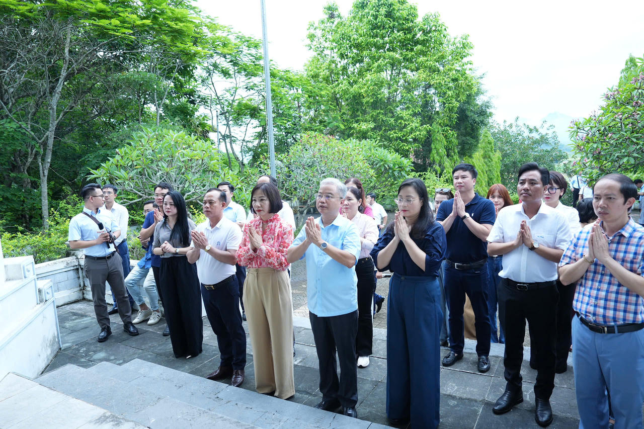 Đảng bộ Báo Pháp luật Việt Nam sinh hoạt chuyên đề tại Khu di tích lịch sử Bộ Tư pháp