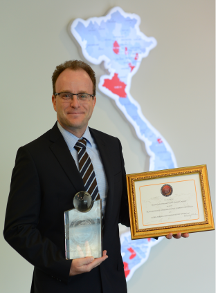 Home Credit nhận 2 giải thưởng của Global Banking & Finance